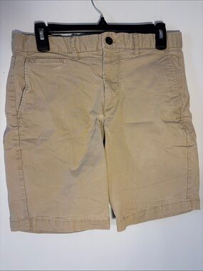 GAP Men's Flat-Front Khaki Shorts - Light Tan